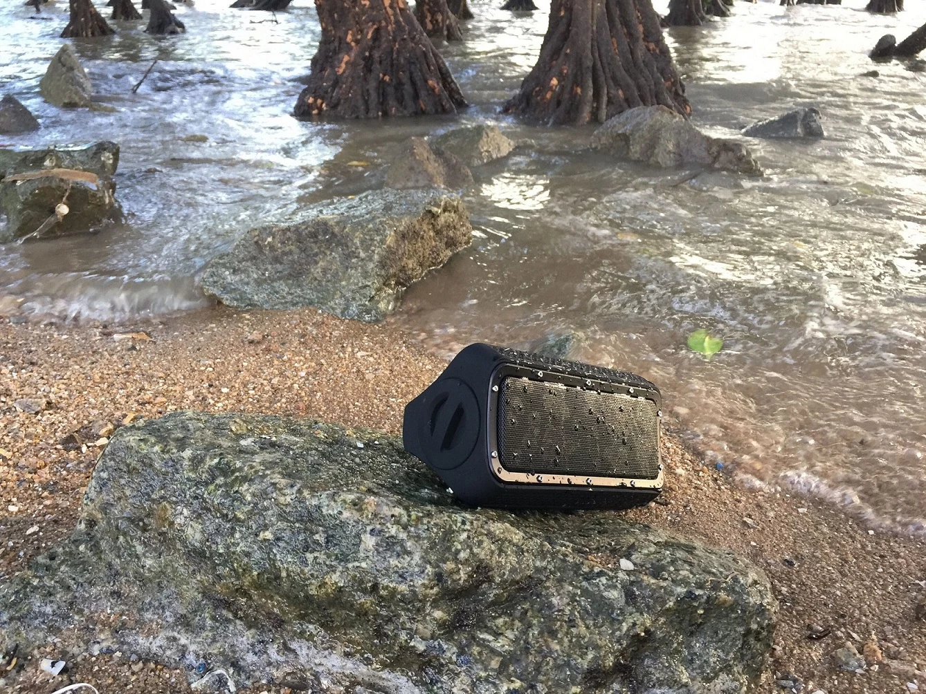 White Label CrystalSound Waterproof Bluetooth Speaker And Power Bank 13 White Label CrystalSound Waterproof Bluetooth Speaker And Power Bank - Image 13