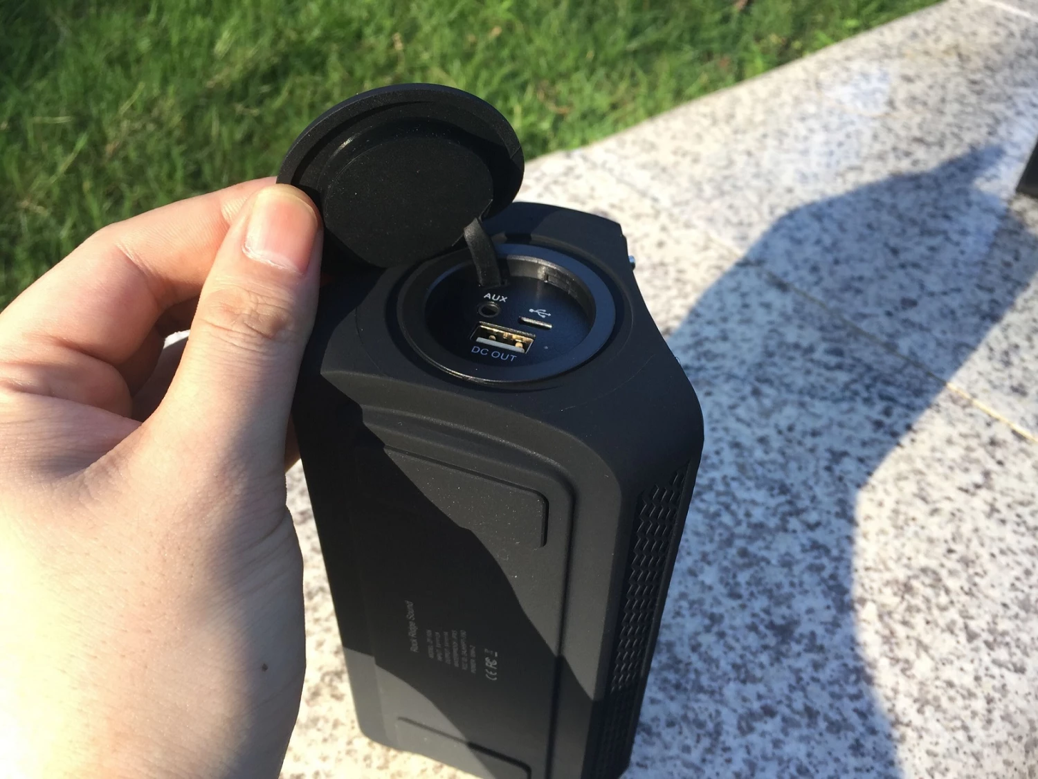 White Label CrystalSound Waterproof Bluetooth Speaker And Power Bank 7 White Label CrystalSound Waterproof Bluetooth Speaker And Power Bank - Image 7