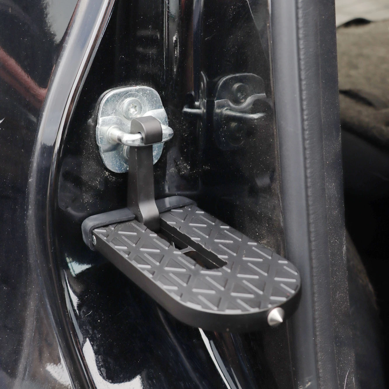 White Label Aluminium Car And SUV Door Step 5 White Label Aluminium Car And SUV Door Step - Image 5